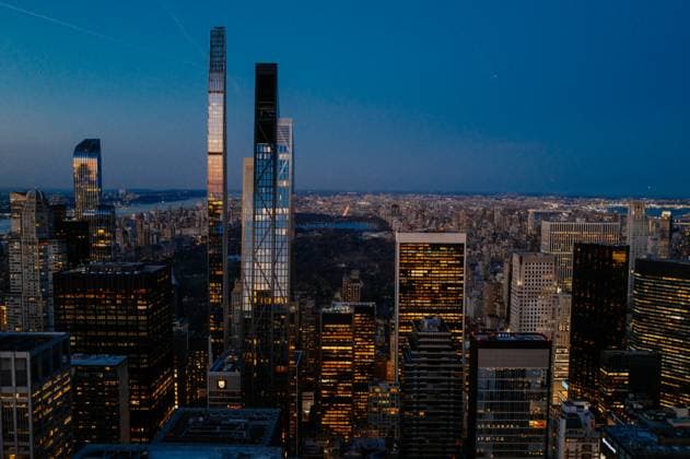 MR_ID31939_23045_AlbaSans.jpg The New York City skyline glows as skyscrapers like 432 Park Avenue and One57 reflect the night sky over Central Park, offering a breathtaking evening view. Model Released EricPanades_ID31939_1087640_025 Copyright: xEricxPanadesx