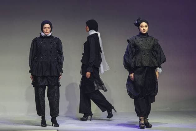 Jakarta Muslim Fashion Week in Indonesia JAKARTA, INDONESIA - NOVEMBER 7 : Models present creations by Islamic Fashion Institute during the Jakarta Muslim Fashion Week (JMFW) in Jakarta, Indonesia on November 7, 2025. Featuring hundreds of works by Indonesian designers under the theme Essential Lab: Crafting the Future of Modest Fashion for Every Lifestyle, the event aims to promote Indonesian modest fashion to the global market Agoes Rudianto Anadolu Jakarta Indonesia. Editorial use only. Please get in touch for any other usage.  Copyright: x2025xAnadoluxAgoesxRudiantox