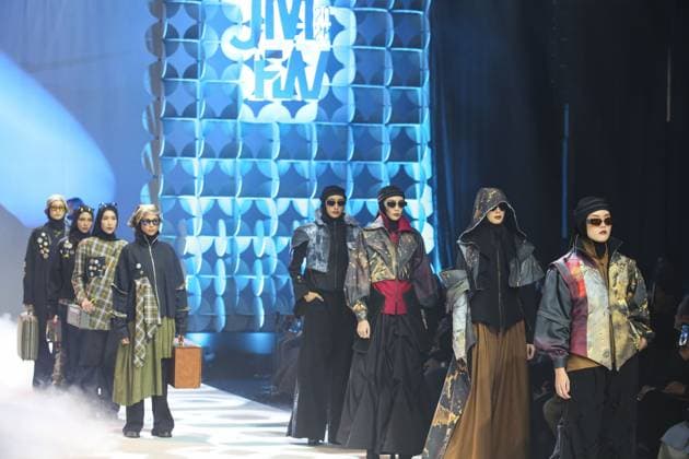 Jakarta Muslim Fashion Week in Indonesia JAKARTA, INDONESIA - NOVEMBER 7 : Models present creations by Islamic Fashion Institute during the Jakarta Muslim Fashion Week (JMFW) in Jakarta, Indonesia on November 7, 2025. Featuring hundreds of works by Indonesian designers under the theme Essential Lab: Crafting the Future of Modest Fashion for Every Lifestyle, the event aims to promote Indonesian modest fashion to the global market Agoes Rudianto Anadolu Jakarta Indonesia. Editorial use only. Please get in touch for any other usage.  Copyright: x2025xAnadoluxAgoesxRudiantox