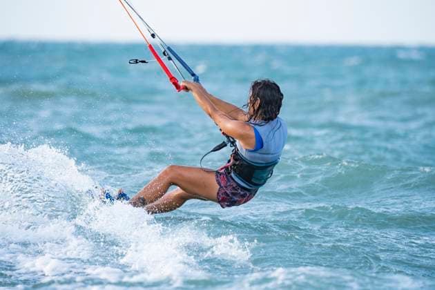 MR_ID31715_22956_LauraGiralgo.jpg A woman enjoys kitesurfing in the vibrant blue waters of Mayapo, La Guajira, Colombia. The wind and waves create the perfect backdrop for an exhilarating water sport experience Model Released VictorCuenca_ID31715_1078690_009 Copyright: xVictorxCuencax