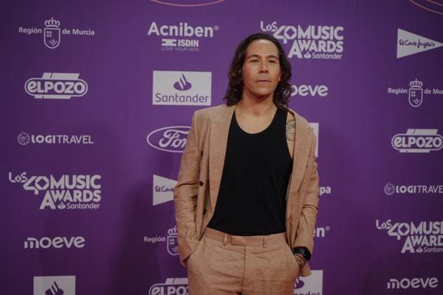 Photocall of Los40 Music Awards Santander 2025 in Valencia The announcer Óscar Martínez during the photocall prior to the Los40 Music Awards Santander 2025, at the Roig Arena, on November 7, 2025, in Valencia, Comunidad Valenciana Spain This edition marks the 20th anniversary of the awards, considered one of the most important music events in Spain and internationally 07 NOVEMBER 2025 MUSIC FAMOUS SINGERS LOS 40 POSED PHOTOCALL Valencia Comunidad Valenciana Valencia Comunidad Valenciana Spain  Copyright: xJorgexGilx 7083856