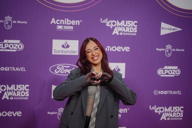 Photocall of Los40 Music Awards Santander 2025 in Valencia Lucía Fernández during the photocall prior to the Los40 Music Awards Santander 2025, at the Roig Arena, on November 7, 2025, in Valencia, Comunidad Valenciana Spain This edition marks the 20th anniversary of the awards, considered one of the most important music events in Spain and internationally 07 NOVEMBER 2025 MUSIC FAMOUS SINGERS LOS 40 POSED PHOTOCALL Valencia Comunidad Valenciana Valencia Comunidad Valenciana Spain  Copyright: xJorgexGilx 7083955