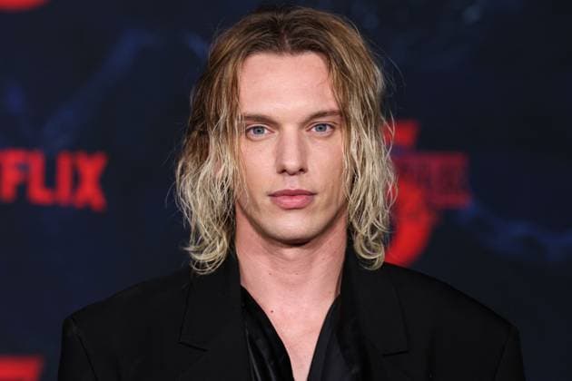 Los Angeles Premiere Of Netflix s Stranger Things Season 5 HOLLYWOOD, LOS ANGELES, CALIFORNIA, USA - NOVEMBER 06: Jamie Campbell Bower arrives at the Los Angeles Premiere Of Netflix s Stranger Things Season 5 held at the TCL Chinese Theatre IMAX on November 6, 2025 in Hollywood, Los Angeles, California, United States., Credit:Xavier Collin Avalon United States, California, Hollywood, TCL Chinese Theatre IMAX Copyright: xXavierxCollinx xAvalonx 1050958239