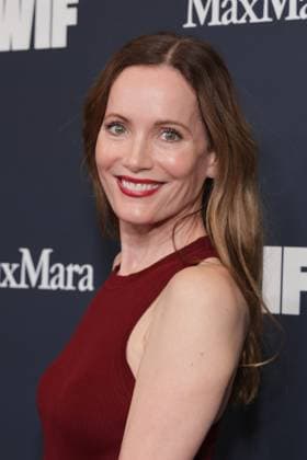 Women in Film - WIF Honors 2025 Leslie Mann,wearing Max Mara, attends the 2025 WIF Honors Presented By Max Mara at the Beverly Hilton on November 06, 2025 in Los Angeles, California. Beverly Hills The Beverly Hilton CA USA Copyright: xCraSH imageSPACEx