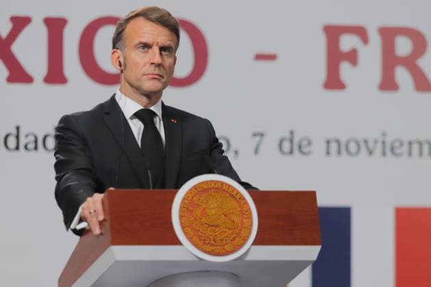President of France Emmanuel Macron meets whit Mexico s President, Claudia Sheinbaum Pardo (no in picture) during the joint Mexico-France press conference as part of Macron working visit to Mexico at the National Palace. on November 7, 2025 in Mexico City, Mexico. Mexico City Mexico - ZUMAe321 20251107_zia_e321_038 Copyright: xCarlosxSantiagox
