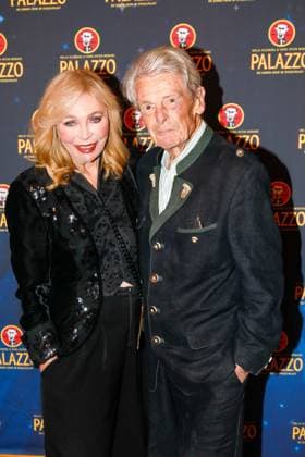 Gala-Premiere 2025 der Palazzo Dinner Show im Spiegelpalast in Berlin Berlin, 7.11.2025 Klaus Bresser mit Ehefrau Evelyn Bresser bei der Gala-Premiere 2025 der Palazzo Dinner Show im Spiegelpalast in Berlin Berlin Copyright: xMatthiasxGränzdörferx