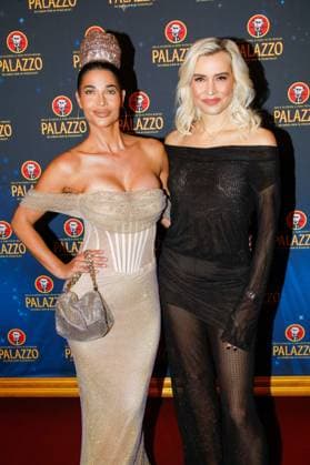Gala-Premiere 2025 der Palazzo Dinner Show im Spiegelpalast in Berlin Berlin, 7.11.2025 Micaela Schäfer und Sarah Kern bei der Gala-Premiere 2025 der Palazzo Dinner Show im Spiegelpalast in Berlin Berlin Copyright: xMatthiasxGränzdörferx