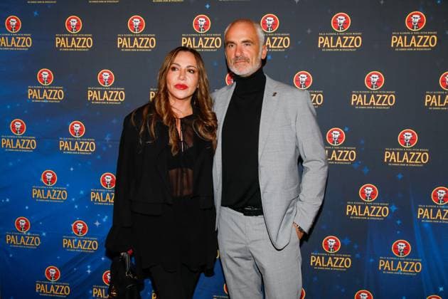 Gala-Premiere 2025 der Palazzo Dinner Show im Spiegelpalast in Berlin Berlin, 7.11.2025 Simone Thomalla mit Freund Rene Merten bei der Gala-Premiere 2025 der Palazzo Dinner Show im Spiegelpalast in Berlin Berlin Copyright: xMatthiasxGränzdörferx