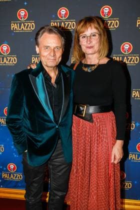 Gala-Premiere 2025 der Palazzo Dinner Show im Spiegelpalast in Berlin Berlin, 7.11.2025 Wolfgang Bahro mit Ehefrau Barbara Bahro bei der Gala-Premiere 2025 der Palazzo Dinner Show im Spiegelpalast in Berlin Berlin Copyright: xMatthiasxGränzdörferx