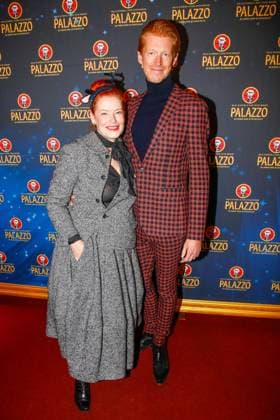 Gala-Premiere 2025 der Palazzo Dinner Show im Spiegelpalast in Berlin Berlin, 7.11.2025 Enie van de Meiklokjes und Ehemann Tobias Staerbo bei der Gala-Premiere 2025 der Palazzo Dinner Show im Spiegelpalast in Berlin Berlin Copyright: xMatthiasxGränzdörferx