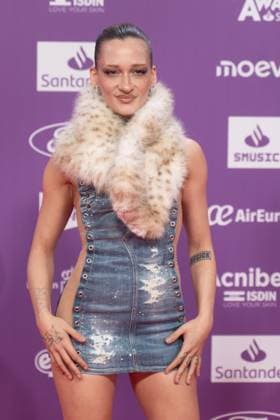 Photocall of Los40 Music Awards Santander 2025 in Valencia Singer Luna Ki during the photocall prior to the Los40 Music Awards Santander 2025, at the Roig Arena, on November 7, 2025, in Valencia, Comunidad Valenciana Spain This edition marks the 20th anniversary of the awards, considered one of the most important music events in Spain and internationally 07 NOVEMBER 2025 MUSIC FAMOUS SINGERS LOS 40 POSED PHOTOCALL Valencia Comunidad Valenciana Valencia Comunidad Valenciana Spain  Copyright: xJorgexGilx 7085036