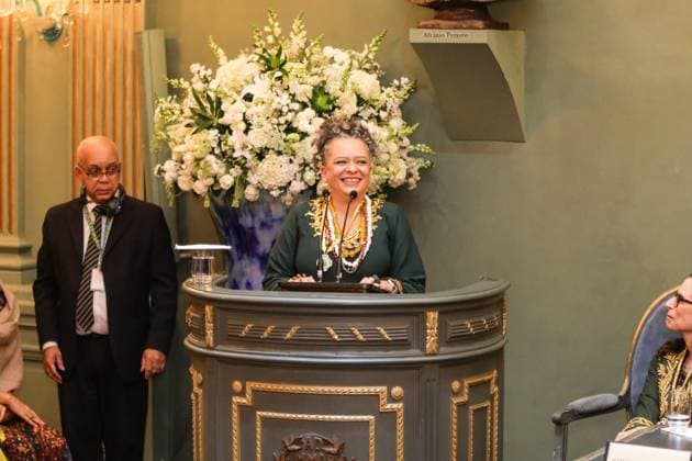 RIO DE JANEIRO, RJ - 07.11.2025: PRIMEIRA MULHER NEGRA NA ABL - Writer Ana Maria Goncalves takes seat number 33 at the Brazilian Academy of Letters (ABL). The author of the book "Um defeito de Cor" is the first black woman at the ABL. Her book served as inspiration for the Portela samba school in the 2024 Carnival. The ceremony took place this Friday (7) at the ABL headquarters in Rio de Janeiro. x2837717x  LorandoxLabbe