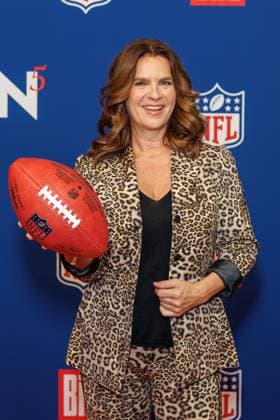 Empfang - BILD NFL TOUCHDOWN BERLIN - Katarina Witt beim BILD TOUCHDOWN BERLIN National Football League - Empfang, anlässlich des ersten regulären Saisonspiels der NFL Teams Indianapolis Colts vs. Atlanta Falcons am 07.11.2025 im Axel-Springer-Hochhaus in Berlin. Copyright: xEventpressxKochanx