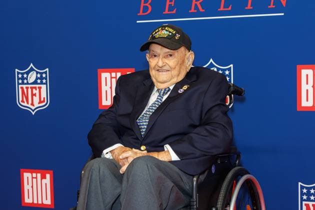 Empfang - BILD NFL TOUCHDOWN BERLIN - Frank Arthur Athanason beim BILD TOUCHDOWN BERLIN National Football League - Empfang, anlässlich des ersten regulären Saisonspiels der NFL Teams Indianapolis Colts vs. Atlanta Falcons am 07.11.2025 im Axel-Springer-Hochhaus in Berlin. Copyright: xEventpressxKochanx