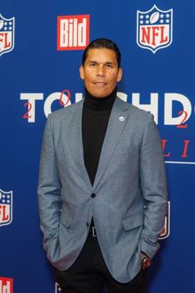Empfang - BILD NFL TOUCHDOWN BERLIN - Donnie Edwards beim BILD TOUCHDOWN BERLIN National Football League - Empfang, anlässlich des ersten regulären Saisonspiels der NFL Teams Indianapolis Colts vs. Atlanta Falcons am 07.11.2025 im Axel-Springer-Hochhaus in Berlin. Copyright: xEventpressxKochanx