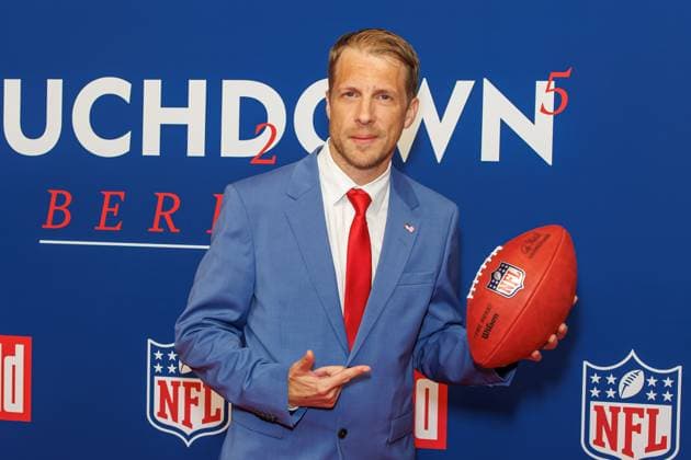 Empfang - BILD NFL TOUCHDOWN BERLIN - Oliver Pocher beim BILD TOUCHDOWN BERLIN National Football League - Empfang, anlässlich des ersten regulären Saisonspiels der NFL Teams Indianapolis Colts vs. Atlanta Falcons am 07.11.2025 im Axel-Springer-Hochhaus in Berlin. Copyright: xEventpressxKochanx
