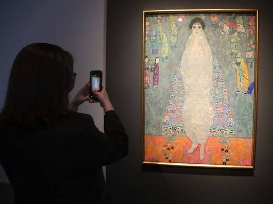 November 7, 2025, New York, New York, USA: A woman takes a cellphone photo of Bildnis Elisabeth Lederer (Portrait of Elisabeth Lederer) by artist Gustav Klimt, part of the Leonard A. Lauder collection, estimate $150 million, seen on display during November Marquee Week 2025 during SothebyÃ¢â‚¬â ¢s Opening of the New Global Headquarters at the Breuer. New York USA - ZUMAk03_ 20251107_zaf_k03_062 Copyright: xNancyxKaszermanx