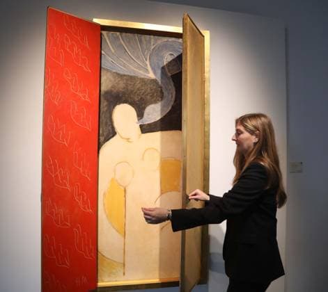 November 7, 2025, New York, New York, USA: A woman seen with Leda et le cygne by artist Henri Matisse, estimate $7 million - $10 million, during November Marquee Week 2025 during SothebyÃ¢â‚¬â ¢s Opening of the New Global Headquarters at the Breuer. New York USA - ZUMAk03_ 20251107_zaf_k03_078 Copyright: xNancyxKaszermanx