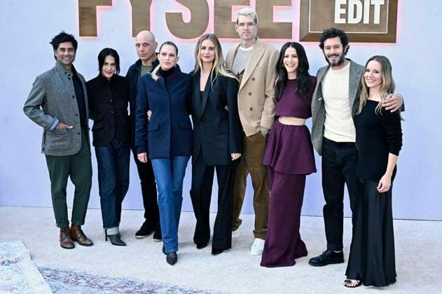 Manish Raval, Jenni Konner, Bruce Eric Kaplan, Zuri Hall, Erin Foster, Justine Lupe, Timothy Simons, Jackie Tohn, Adam Brody und Kristen Bell beim FYC Event zur Netflix-Serie Nobody Wants This im Netflix Tudum Theater. Los Angeles, 07.11.2025