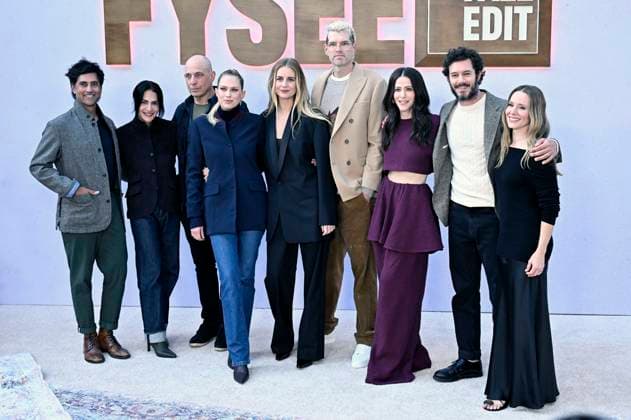 Manish Raval, Jenni Konner, Bruce Eric Kaplan, Zuri Hall, Erin Foster, Justine Lupe, Timothy Simons, Jackie Tohn, Adam Brody und Kristen Bell beim FYC Event zur Netflix-Serie Nobody Wants This im Netflix Tudum Theater. Los Angeles, 07.11.2025
