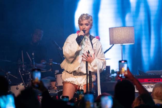 Mabel live at The Village Underground Mabel performing live at The Village Underground, London, UK, 07 November 2025., Credit:JIMMY JAMES Avalon UK, London  Copyright: xJIMMYxJAMESx xAvalonx 1051044638