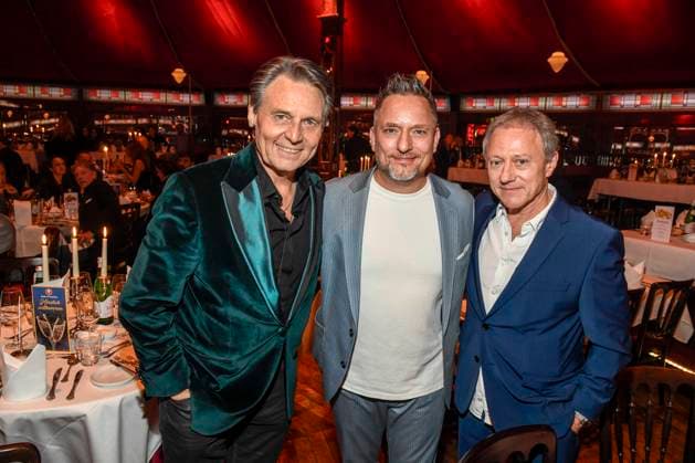 abb Palazzo- Wolfgang Bahro, Lars Pape und Axel Pape zu Gast bei der Gala Premiere von Kolja Kleeberg und Hans-Peter Wodarz 17. Dinner Show Unikate im PALAZZO-Spiegelpalast am 07.11.2025 in Berlin Berlin Deutschland