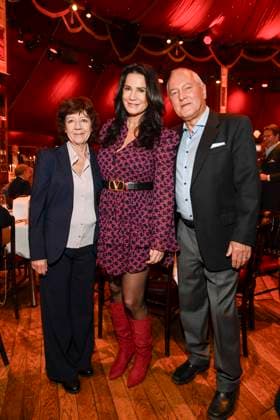 abb Palazzo-Mariella Ahrens mit ihren Eltern Mutter Svetla und Vater Reinhardt zu Gast bei der Gala Premiere von Kolja Kleeberg und Hans-Peter Wodarz 17. Dinner Show Unikate im PALAZZO-Spiegelpalast am 07.11.2025 in Berlin Berlin Deutschland