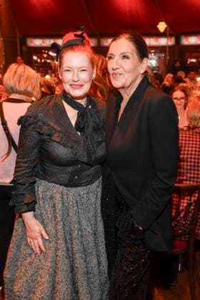 abb Palazzo- Enie van de Meiklokjes und Katy Karrenbauer zu Gast bei der Gala Premiere von Kolja Kleeberg und Hans-Peter Wodarz 17. Dinner Show Unikate im PALAZZO-Spiegelpalast am 07.11.2025 in Berlin Berlin Deutschland