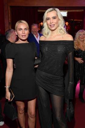 abb Palazzo- Verena Kerth mit Begleitung Frau zu Gast bei der Gala Premiere von Kolja Kleeberg und Hans-Peter Wodarz 17. Dinner Show Unikate im PALAZZO-Spiegelpalast am 07.11.2025 in Berlin Berlin Deutschland