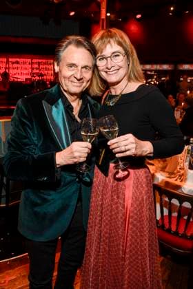 abb Palazzo- Wolfgang Bahro und Barbara Bahro zu Gast bei der Gala Premiere von Kolja Kleeberg und Hans-Peter Wodarz 17. Dinner Show Unikate im PALAZZO-Spiegelpalast am 07.11.2025 in Berlin Berlin Deutschland