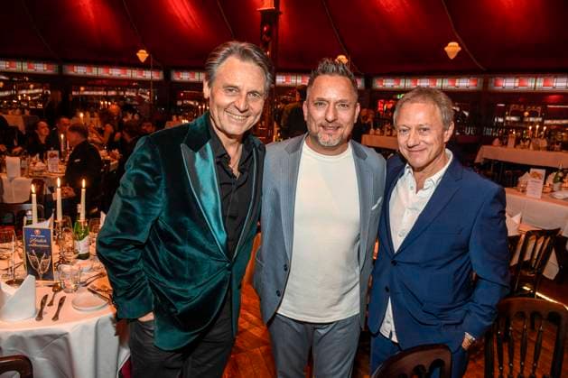 abb Palazzo- Wolfgang Bahro, Lars Pape und Axel Pape zu Gast bei der Gala Premiere von Kolja Kleeberg und Hans-Peter Wodarz 17. Dinner Show Unikate im PALAZZO-Spiegelpalast am 07.11.2025 in Berlin Berlin Deutschland