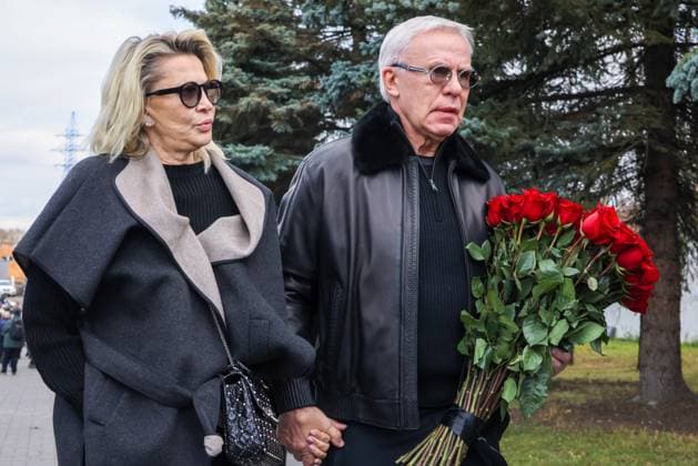 RUSSIA, MOSCOW - NOVEMBER 8, 2025: Russian State Duma member Vyacheslav Fetisov and his wife Lada Fetisova arrive for a farewell ceremony for the late Soviet and Russian TV host and actor Yuri Nikolayev at the Troyekurovo funeral home. Yuri Nikolayev passed away on 4 November 2025 at the age of 76 Moscow Russia  - ZUMAt113 20251108_zaa_t113_083 Copyright: xVladimirxGerdox