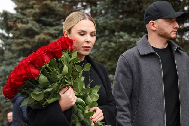RUSSIA, MOSCOW - NOVEMBER 8, 2025: Singer Pelageya (Pelageya Khanova) arrives for a farewell ceremony for the late Soviet and Russian TV host and actor Yuri Nikolayev at the Troyekurovo funeral home. Yuri Nikolayev passed away on 4 November 2025 at the age of 76 Moscow Russia  - ZUMAt113 20251108_zaa_t113_085 Copyright: xVladimirxGerdox