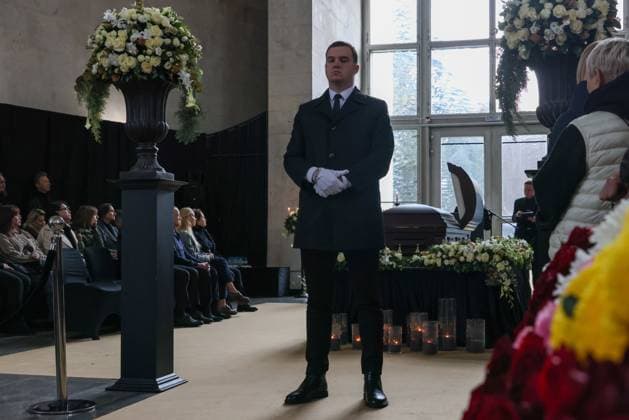RUSSIA, MOSCOW - NOVEMBER 8, 2025: A farewell ceremony for the late Soviet and Russian TV host and actor Yuri Nikolayev at the Troyekurovo funeral home. Yuri Nikolayev passed away on 4 November 2025 at the age of 76 Moscow Russia  - ZUMAt113 20251108_zaa_t113_122 Copyright: xVladimirxGerdox