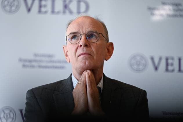 News Bilder des Tages Der Leitende Bischof der Vereinigten Evangelisch-Lutherischen Kirche Deutschlands (VELKD), Landesbischof Ralf Meister, waehrend der Pressekonferenz auf der 6. Tagung der 13. Generalsynode der VELKD am Samstag (08.11.2025) in Dresden. Die 6. Tagung der 13. Generalsynode findet vom 7. bis 10. November 2025 in Dresden in Verbindung mit der Synode der EKD und der Versammlung der UEK statt. (Siehe epd-Meldung vom 08.11.2025) EDITORIAL USE ONLY *** The Presiding Bishop of the United Evangelical Lutheran Church of Germany VELKD , Bishop Ralf Meister, during the press conference at the 6th session of the 13th General Synod of the VELKD on Saturday 08 11 2025 in Dresden The 6th session of the 13th General Synod will take place from 7 to 10 November Copyright: epd-bild HeikexLyding _DSC8346