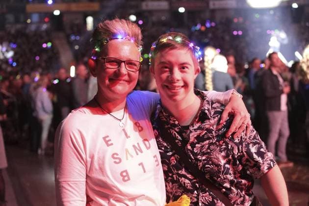 Die Schlagernacht des Jahres 2025 in der Arena Oberhausen ** NUR FÜR REDAKTIONELLE ZWECKE ** EDITORIAL USE ONLY **<p>Schlagerfans bei der Schlagernacht des Jahres 2025 am Samstag den 08. November 2025 in der Arena Oberhausen Foto : Frank Oppitz FUNKE Foto Services< p> Bun Deutschland NRW Oberhausen Copyright: FrankxOppitz