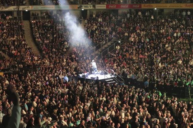 Die Schlagernacht des Jahres 2025 in der Arena Oberhausen ** NUR FÜR REDAKTIONELLE ZWECKE ** EDITORIAL USE ONLY **<p>Schlagerfans bei der Schlagernacht des Jahres 2025 am Samstag den 08. November 2025 in der Arena Oberhausen Foto : Frank Oppitz FUNKE Foto Services< p> Bun Deutschland NRW Oberhausen Copyright: FrankxOppitz