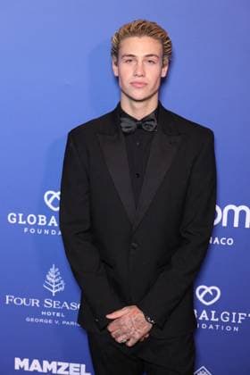 Paris Global Gift Gala - Paris Matteo Sinet attends the Paris Global Gift Gala in Paris, France on Novmber 08, 2025. Photo by Jerome Domine ABACAPRESS.COM France  Copyright: xDominexJerome ABACAx