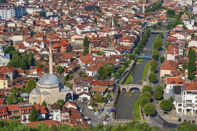 Prizren von der Festung Prizren im Kosovo aus der Vogelperspektive Bird s-eye view of Prizren from Prizren Fortress in Kosovo Copyright: imageBROKER ChunxJuxWu ibxiqx15476729.jpg