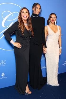 The Global Gift Gala at Four Seasons Hotel George V in Paris Global Gift Gala at Four Seasons Hotel George V in Paris Maria Bravo, Cindy Bruna and Eva Longoria 450500 2025 11 08 Paris France  Copyright: xSebastienxFremontx xStarfacex STAR_450500_131