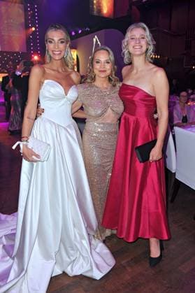 43. Deutscher Sportpresseball 2025. Annika Gassner , Britta Heidemann und Regina Halmich anläßlich des 43. Deutschen Sportpresseballs am 08.11.2025 in der Alten Oper Frankfurt Main. 20251108MWI094926