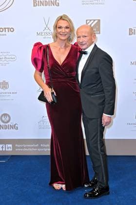 43. Deutscher Sportpresseball 2025. Maria Riesch und Johann Schrempf anläßlich des 43. Deutschen Sportpresseballs am 08.11.2025 in der Alten Oper Frankfurt Main. 20251108MWI094333
