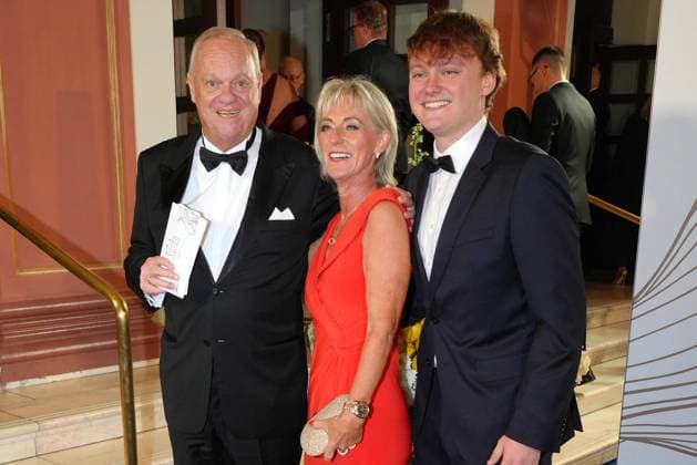 Rolf und Elisabeth Toepperwien und ihr Sohn Sohn Louis Toepperwien beim 43. Deutschen Sportpresseball am 8.11.2025 in der Alten Oper in Frankfurt am Main Deutscher Sportpresseball 2025 in Frankfurt am Main