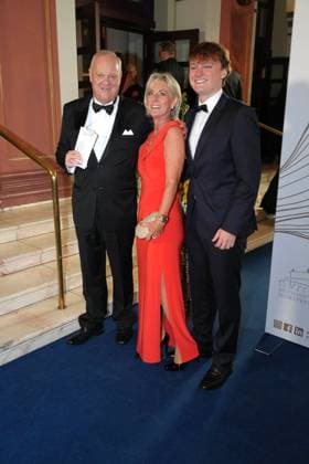 Rolf und Elisabeth Toepperwien und ihr Sohn Sohn Louis Toepperwien beim 43. Deutschen Sportpresseball am 8.11.2025 in der Alten Oper in Frankfurt am Main Deutscher Sportpresseball 2025 in Frankfurt am Main