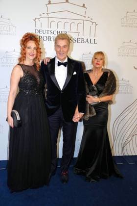 Ulrich Uli Stein und seine Ehefrau Cornelia Stein mit ihrer Tochter Jennifer beim 43. Deutschen Sportpresseball am 8.11.2025 in der Alten Oper in Frankfurt am Main Deutscher Sportpresseball 2025 in Frankfurt am Main