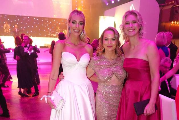 Annika Gassner, Regina Halmich und Britta Heidemann beim 43. Deutschen Sportpresseball am 8.11.2025 in der Alten Oper in Frankfurt am Main Deutscher Sportpresseball 2025 in Frankfurt am Main