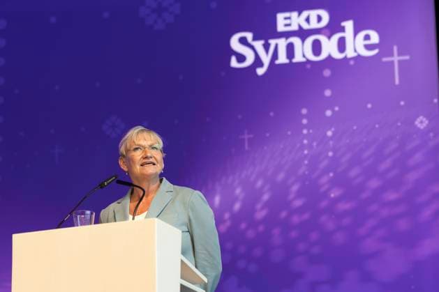 Bericht des Rates der EKD durch die EKD-Ratsvorsitzende Bischoefin Kirsten Fehrs, waehrend der 6. Tagung der 13. Synode der Evangelischen Kirche in Deutschland (EKD) am Sonntag (09.11.2025) in Dresden. Die 13. EKD-Synode besteht aus 128 Mitgliedern und beschliesst Kirchengesetze, den Haushalt der EKD und formuliert Aufforderungen fuer den Rat der EKD. (Siehe epd-Meldung vom 09.11.2025) EDITORIAL USE ONLY *** Report of the Council of the EKD by the EKD Council Chairwoman Bishop Kirsten Fehrs, during the 6th session of the 13 Synod of the Evangelical Church in Germany EKD on Sunday 09 11 2025 in Dresden The 13 EKD Synod consists of 128 members and decides on church laws, the budget of the EKD and formulates requests for the Council of the EKD Copyright: epd-bild Paul-PhilippxBraun 091125_ppb-70
