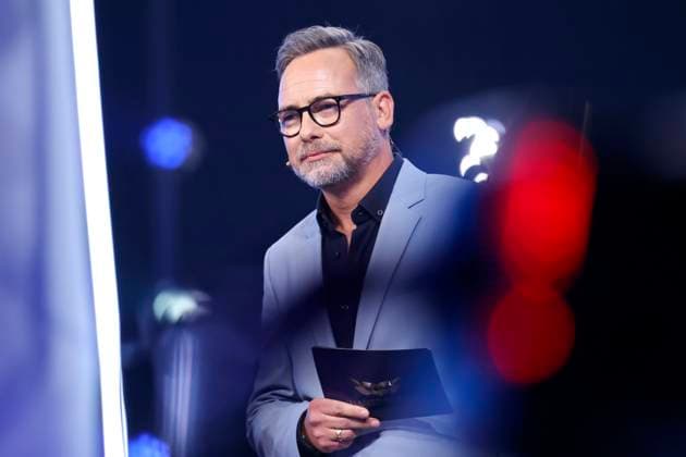 Moderator Matthias Opdenhövel in der Prosieben-Show The Masked Singer in den MMC-Studios in Ossendorf. Köln, 08.11.2025 NRW Deutschland Copyright: xChristophxHardtx
