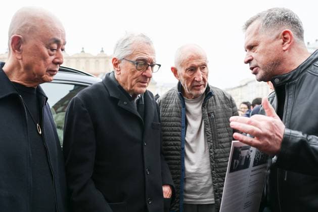 Robert De Niro visits Krakow KRAKOW, POLAND - NOVEMBER 9: Nobu Matsuhisa, Robert De Niro and Meir Teper and vice Mayor of Krakow Stanislaw Mazur during their meeting at Main Square in Krakow, Poland on November 9, 2025. An American actor is planning to launch a new hotel in the reconstructed building in Krakow under the Nobu brand, of which he is a co-owner. Jakub Porzycki Anadolu Krakow Poland. Editorial use only. Please get in touch for any other usage.  Copyright: x2025xAnadoluxJakubxPorzyckix