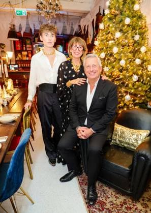 GLAMOUR & GENUSS EVENT by Wildhagen & Friends, Gastgeber Markus Wildhagen (Bares für Rares) mit seiner Frau Karoline Windhagen und Sohn Paul Wildhagen konnten über 2 Tage rund 900 Gäste begrüssen Düsseldorf Wandelhalle NRW Deutschland